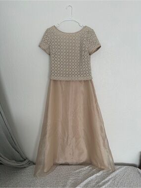 Karen Miller women's Special
Occasion dress Beige 8